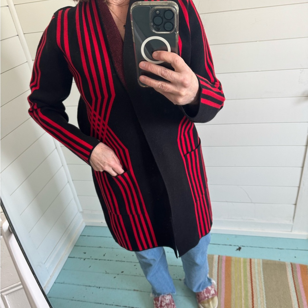Sweater Coat Size M Open Style Black w/ Red abstract Print Gabby Isabella